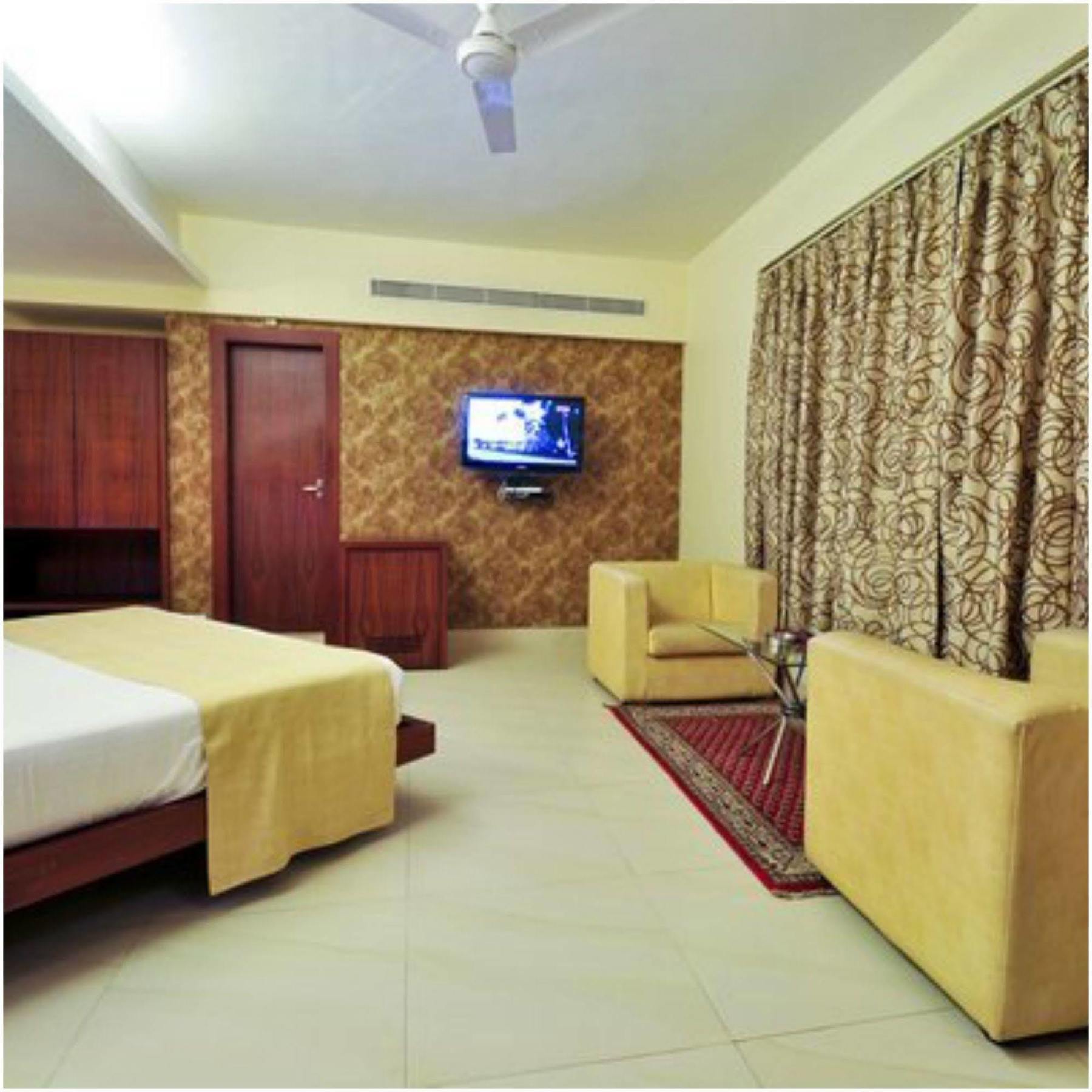 เค็มพ์ตัน โฮเต็ล Hotel โกลกาตา ภายนอก รูปภาพ